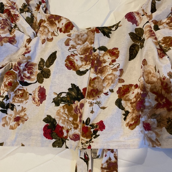 Mind Code Linen Crop Top - Picture 4 of 4